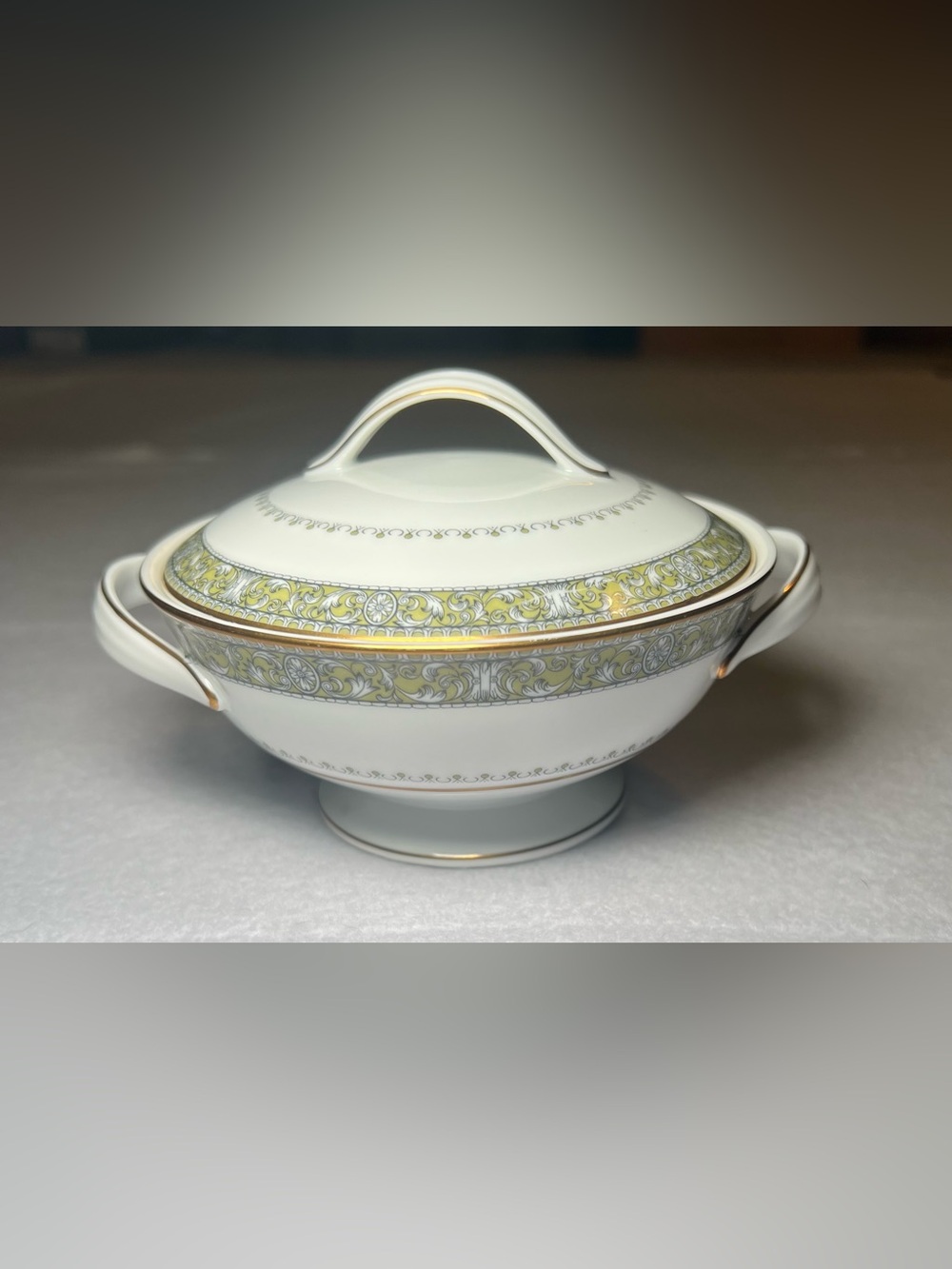 Vintage Noritake  Thurston 6871 Lidded Round Vegetable Bowl Gold Trim , Japan